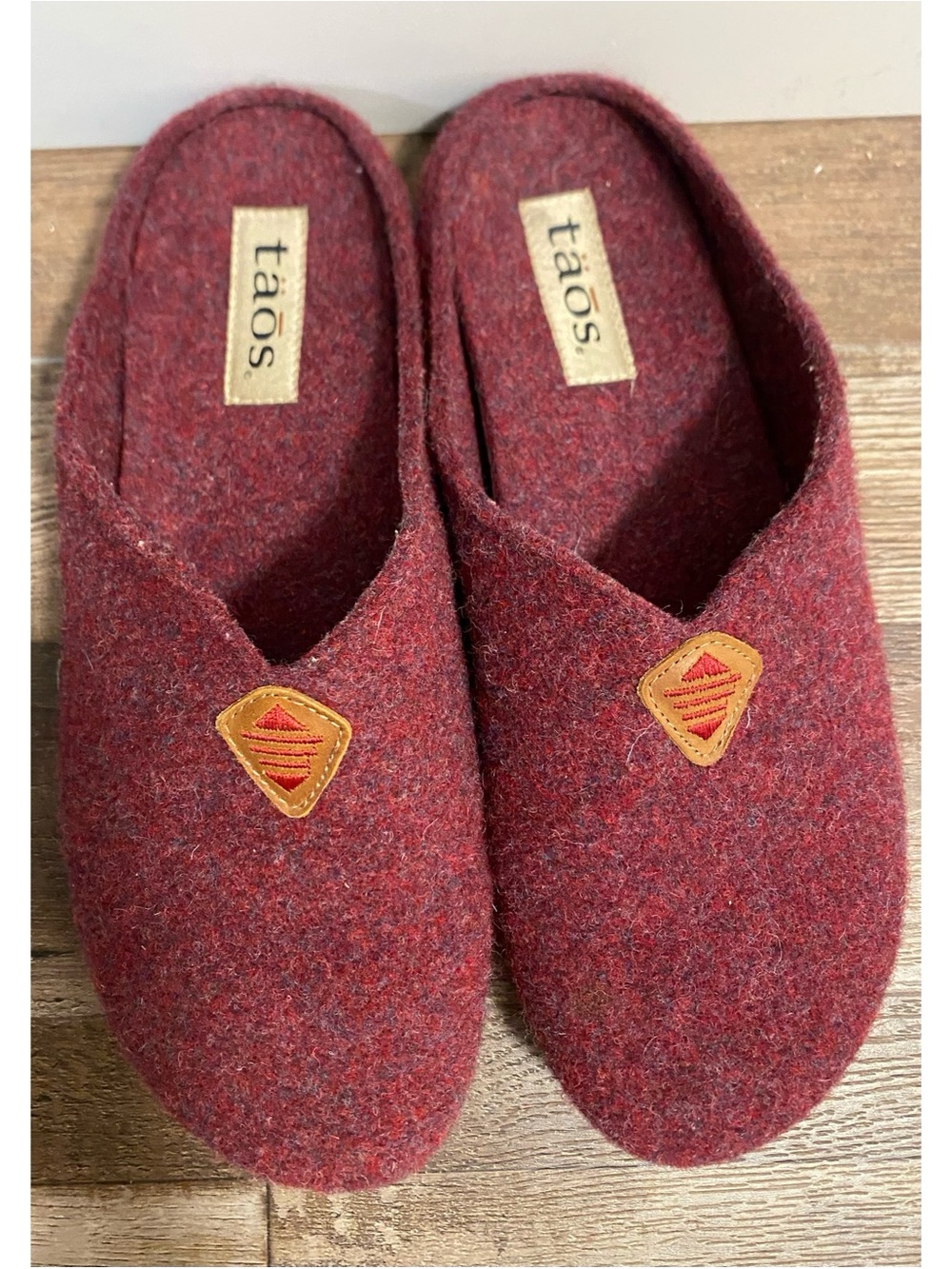 Taos Burgundy Wool Slip-On Slippers, size 41 - Picture 2 of 5